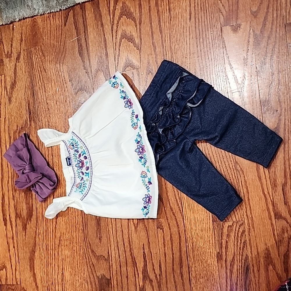 Old navy top with ruffle pants and headband. 0 to 3 month.